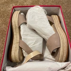 New in Box Vince Camuto Athalia Tan Color Size 8
